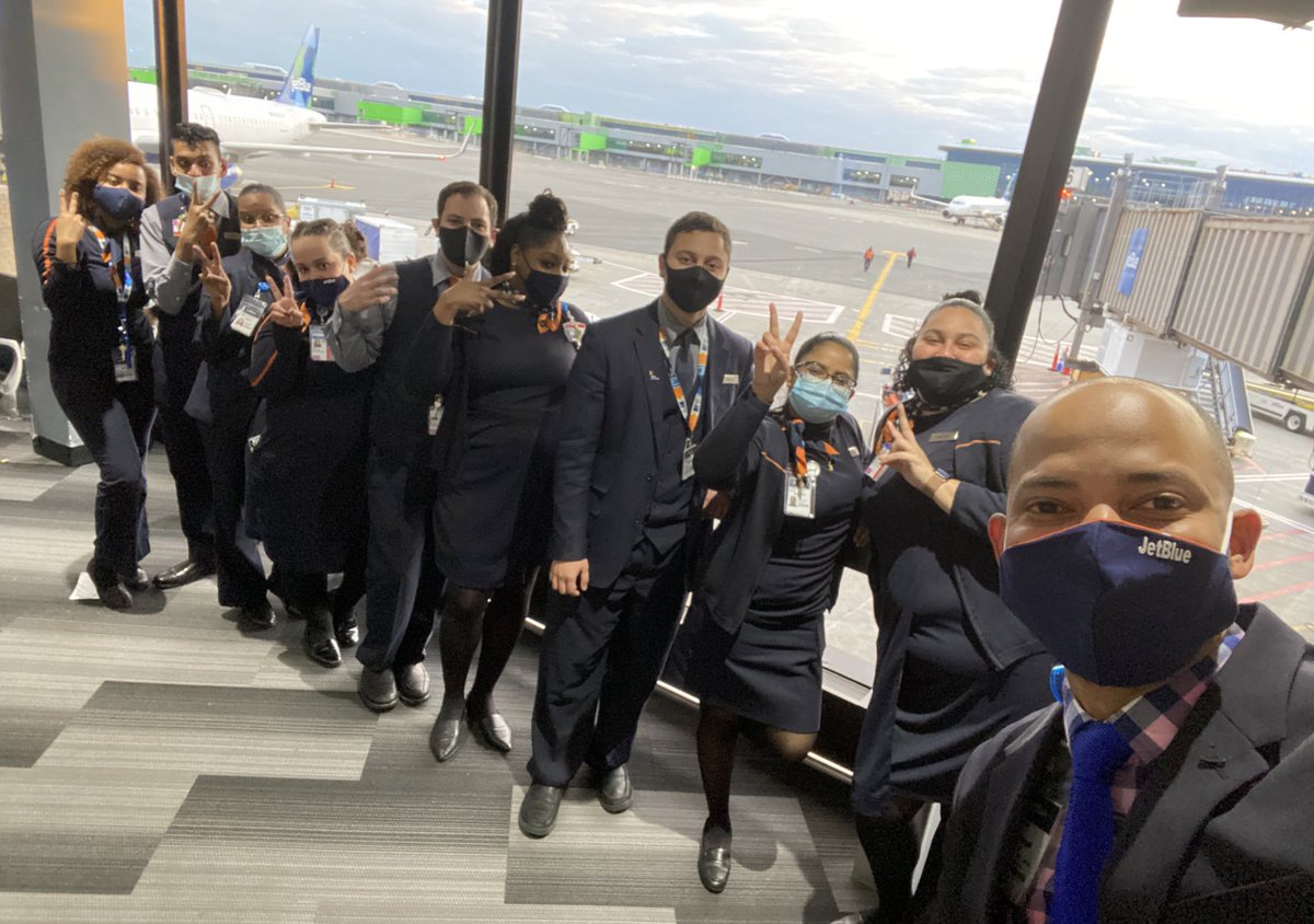 YQRamos's tweet photo. Let the Thankful Spirit roll! I’m so grateful for being apart of this amazing Team. #JetBlueEWR #Blue2theCore #HappyThanksgiving #SafetyfromtheGroundUp ✈️🍂🦃@JetBlue @HelloJetBlue https://t.co/zNseFwGtXa