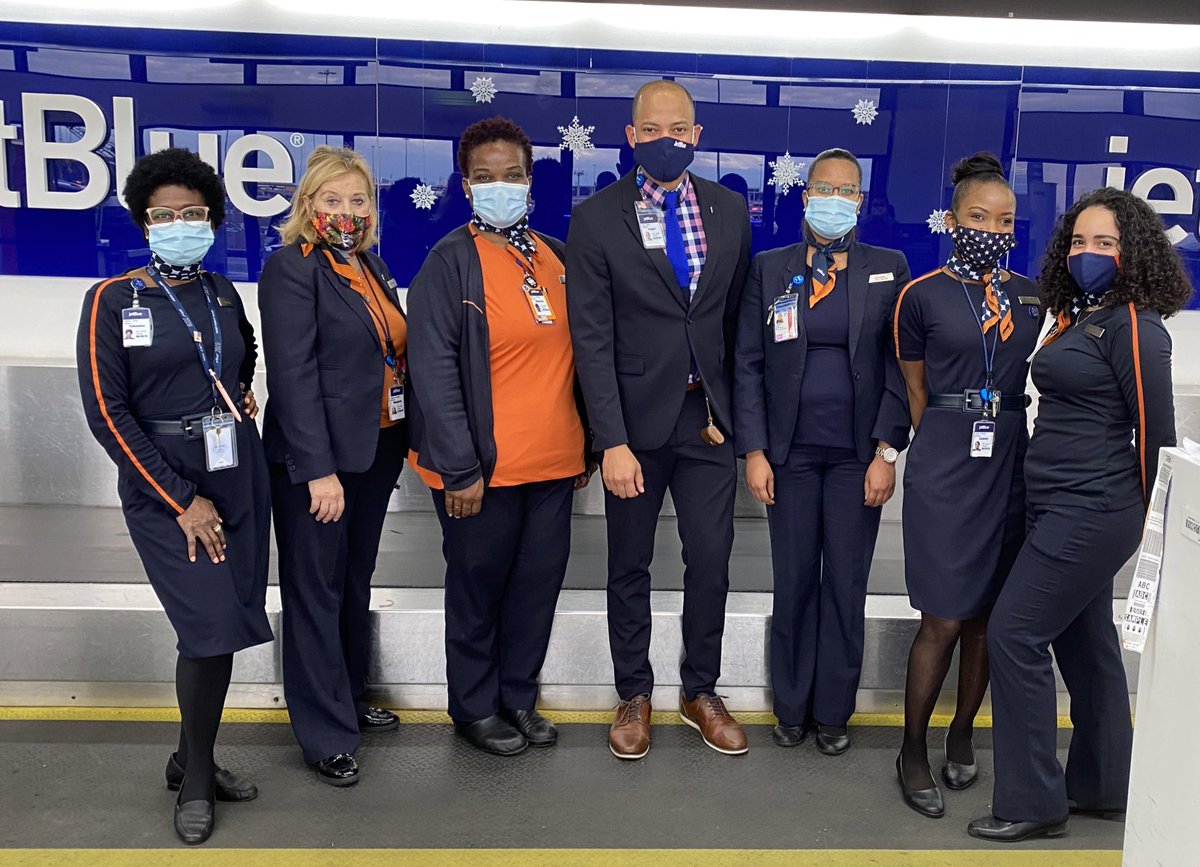 YQRamos's tweet photo. Let the Thankful Spirit roll! I’m so grateful for being apart of this amazing Team. #JetBlueEWR #Blue2theCore #HappyThanksgiving #SafetyfromtheGroundUp ✈️🍂🦃@JetBlue @HelloJetBlue https://t.co/zNseFwGtXa