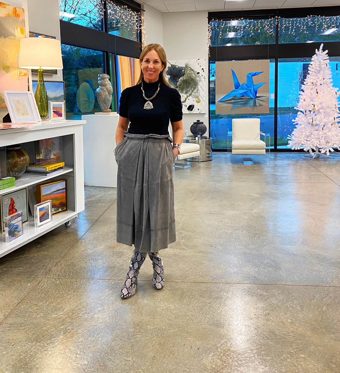 Hey #clt #SmallBusinessSaturday is tomorrow 🙌 Come see us in #plazamidwoodclt 10-4 💗 #sozogallery #buylocal #artgallery