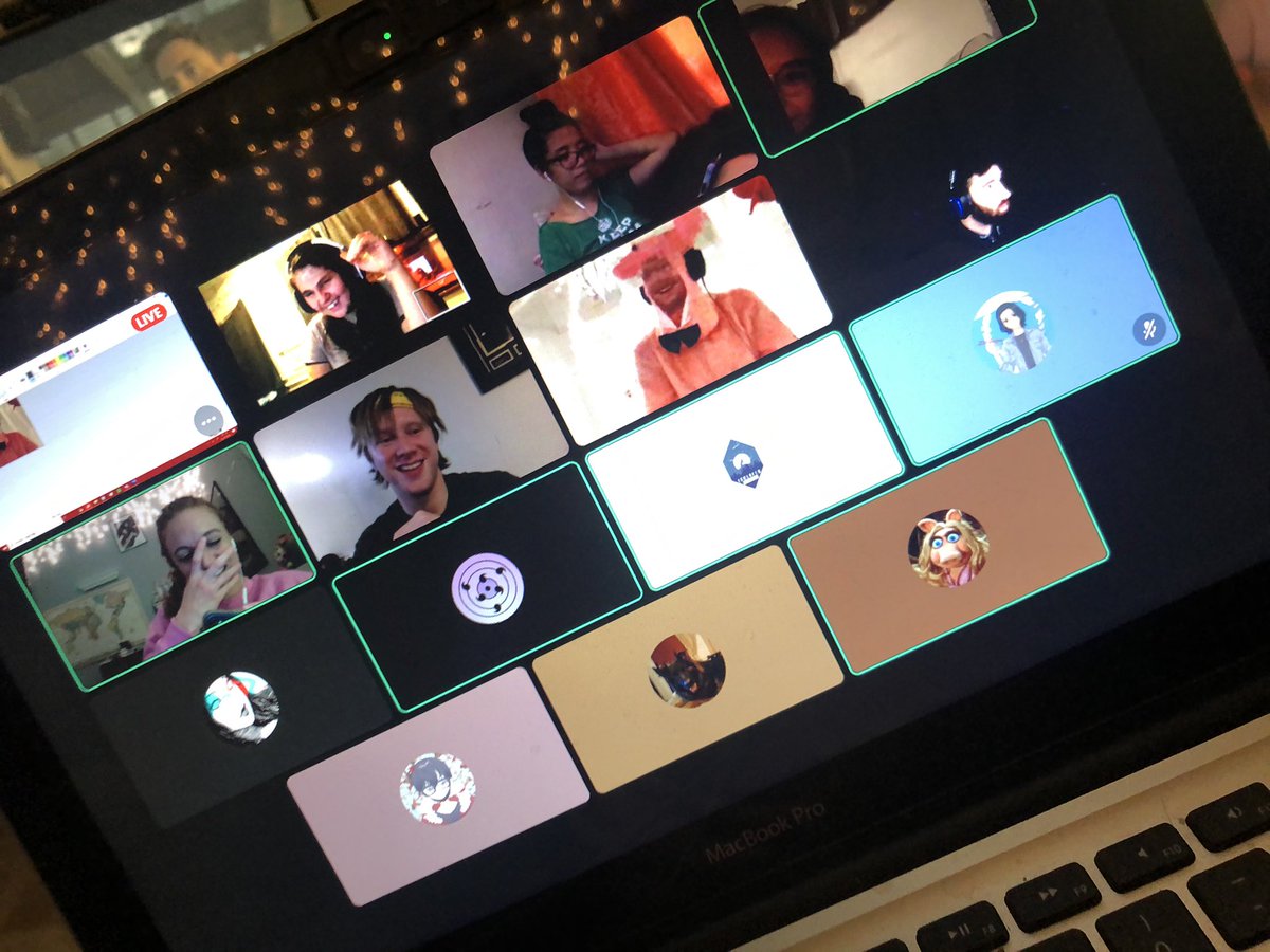 sarah_nicolez's tweet photo. Shievo’s a pig, we’re going through screenshots and Roman likes fuzzies #typicalfriday https://t.co/ho9zJeDkWz
