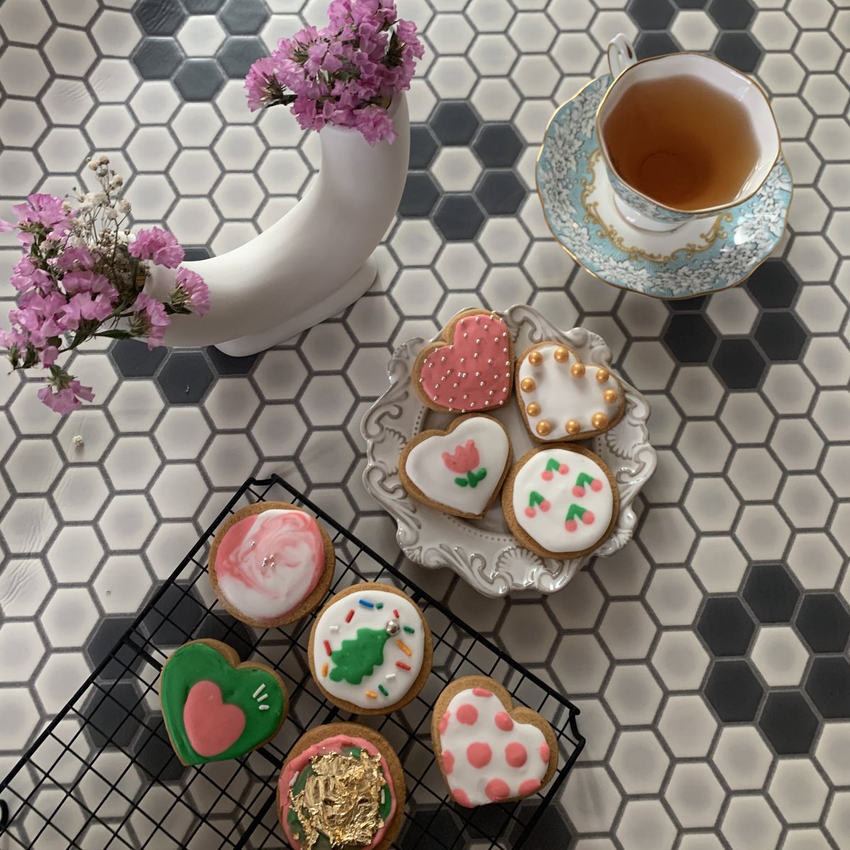 初めてのアイシングクッキー❤︎
あらさはあるけど、可愛くできて満足☺️

#お家カフェ
#お菓子作り