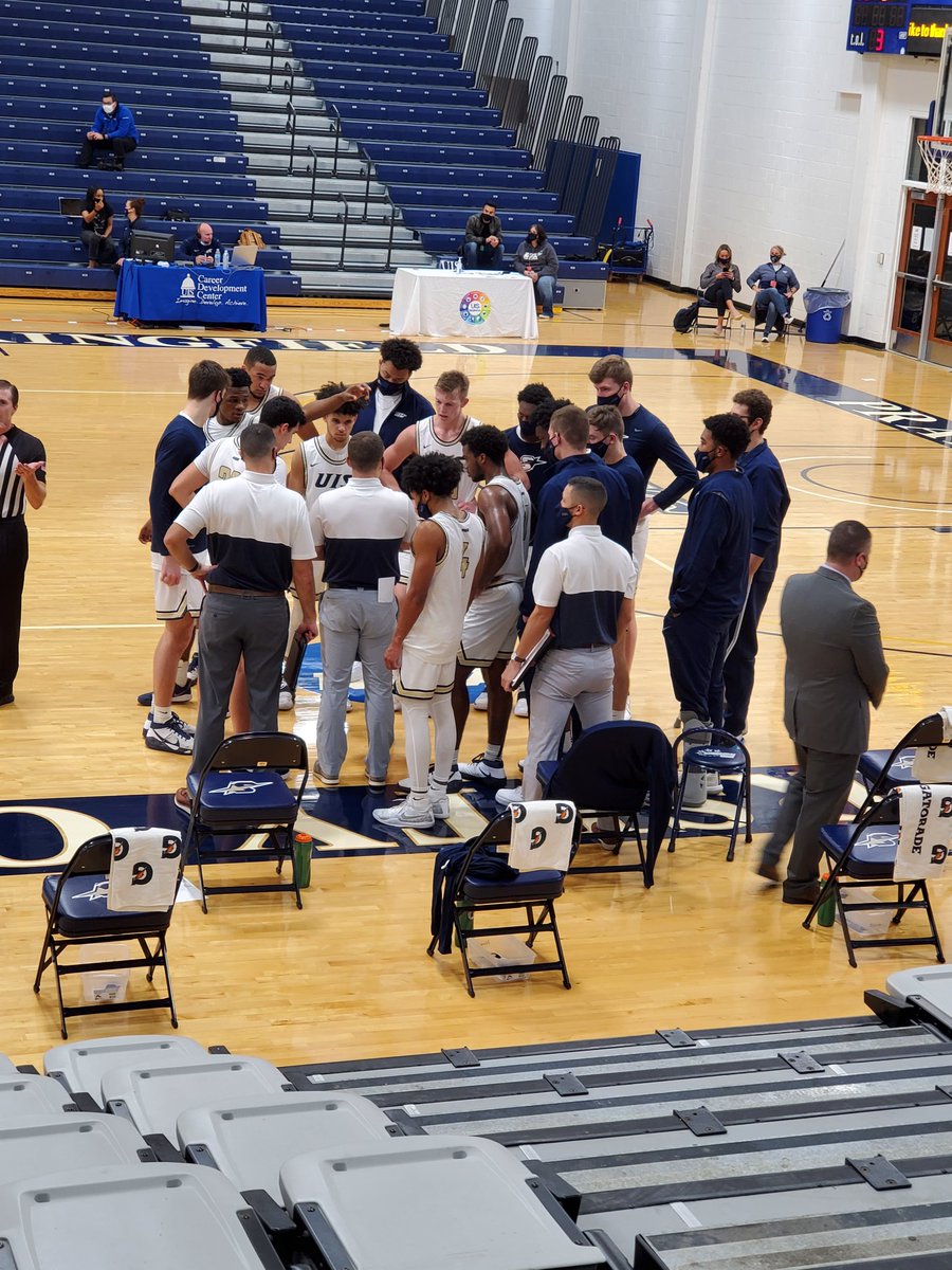 Great to see our student athletes competing. A gritty win by <a href="/UISHoops/">UIS Basketball</a> made it a fantastic day to be a Star! Congrats to our entire staff for making today happen.
#ProtectThePrairie