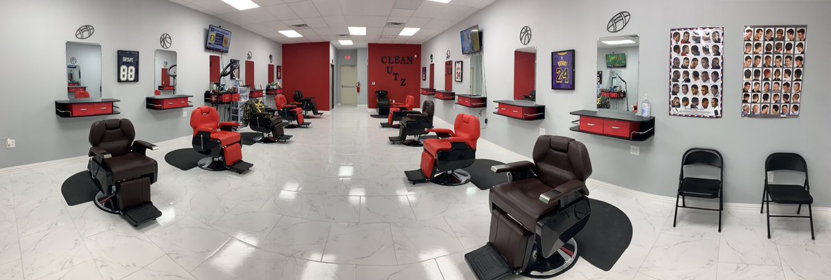 ryahhh22's tweet photo. My dads dream came true.  He opened his very own barber shop right in Mansfield, TX. If you are a barber, stylist,Loctician, or even aesthetician and looking to have your own station dm me!!  A suite is available as well. Please retweet!! #BlackOwnedBusiness #dfwbarbers https://t.co/bkVLg8BgMo
