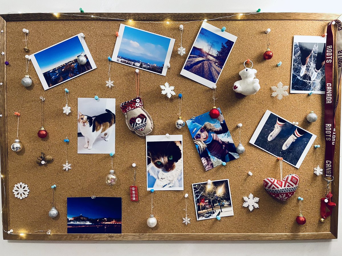 HeyItsMeMissJT's tweet image. #MyLifeInPixels Christmas/Winter Cork Board 2020 done. #ChristmasDecor #CreativityLivesHere I'm dreaming of a snowy Christmas! #TisTheHolidaySeason ❄️🎄💜❄️✨🎁❄️☃️🐻‍❄️❄️