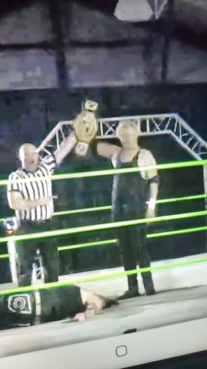 Hell of a @synergywrestle title match #AndStill your reigning and defending champion #Rogue @TheReal_Kirk as KOs @EricCorvis now we get @kayenicholas 🆚 bad 🍏 @MacBombPro @indiewrestling #SPWBlackFriday #WatchIWTV https://t.co/20u3RSsFh8