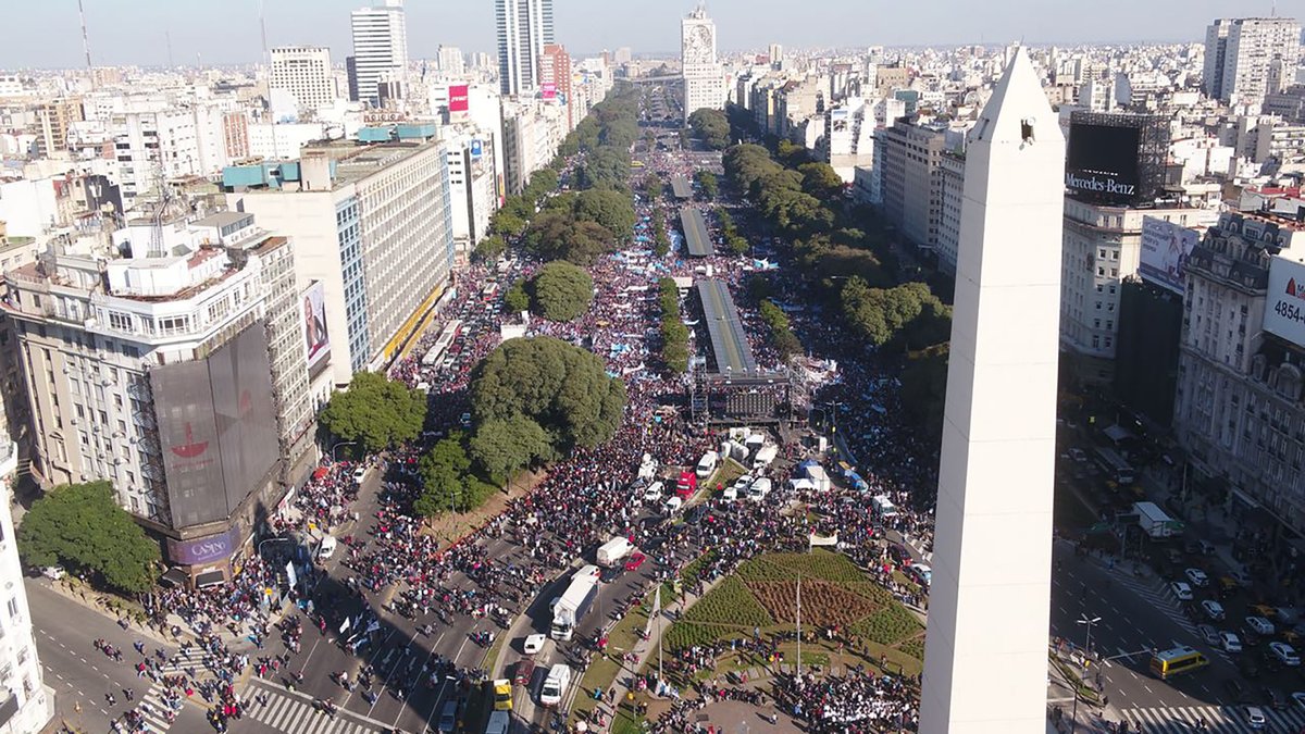 amafm923's tweet photo. Somos #RadioAMA y creemos inoportuno el tratamiento de este nuevo proyecto de ley que quiere imponer el aborto en Argentina. Somos el pueblo y le decimos que #NoAlAborto

#LaMayoriaCeleste #RadioAma https://t.co/J1xMWKbRK0