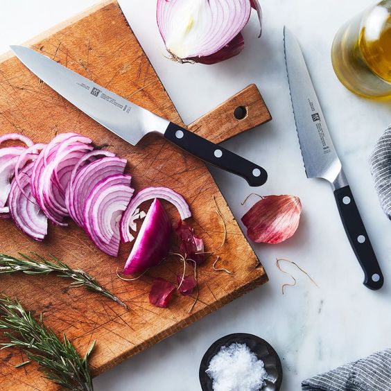 staycation disini aja! tweet media