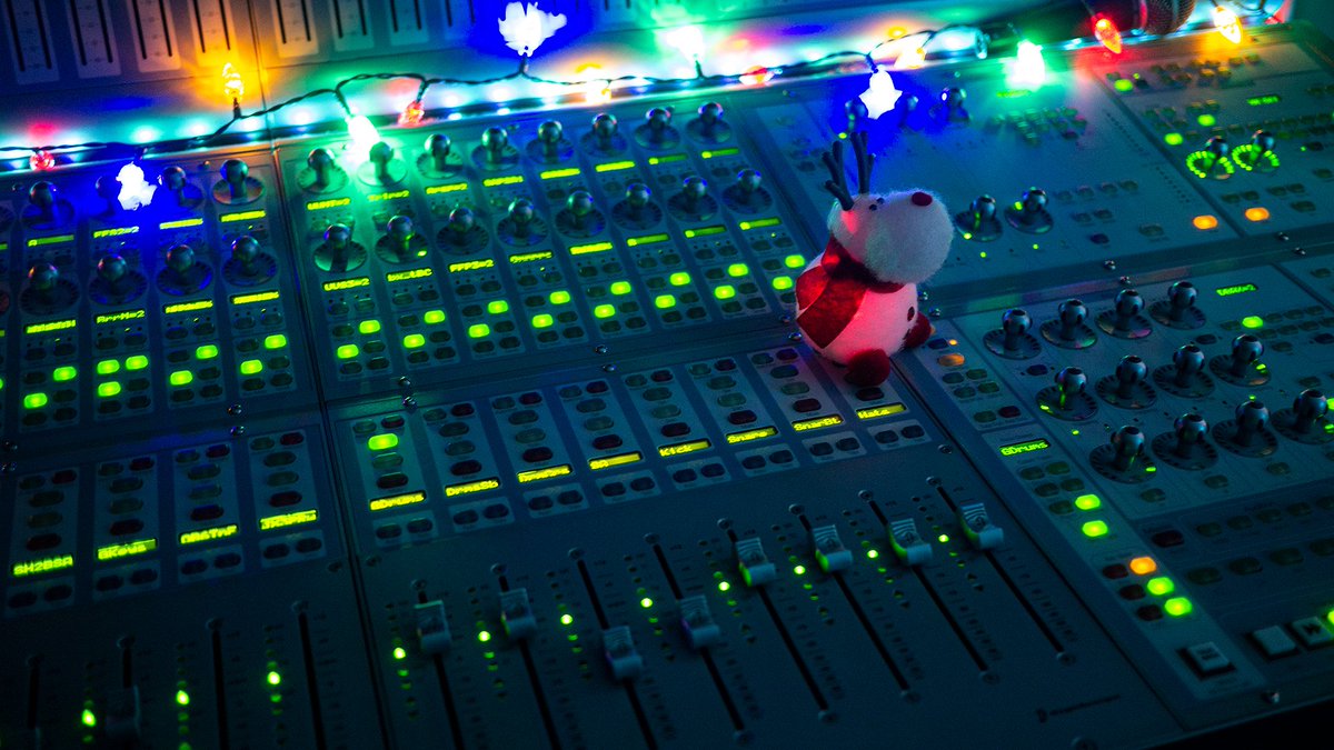 spacehotel's tweet photo. #3am I'm not always alone during night mixing... this fluffy dude is telling me to check my low mids (again :/)
#mixing #protools #dcommand #avidicon #producer #mixengineer https://t.co/UzjvKn0cpC