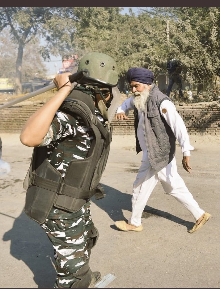 MAK_Kadar's tweet photo. After migrants episode, this one made my heart to skip a beat...
wondering how that jawan could even think of beating this farmer, father...
India pays the price heavily for this second term of Modi.
#DelhiChalo #FarmersAbovePolitics #FarmersBill2020 #BJPFails https://t.co/E32OMUdHC1