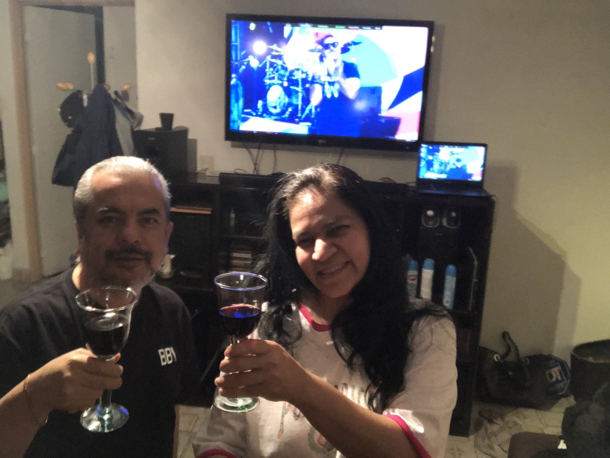 Ale_DominguezC's tweet photo. Disfrutando en familia del #festejovirtualbbva https://t.co/gAmvmcdNQg