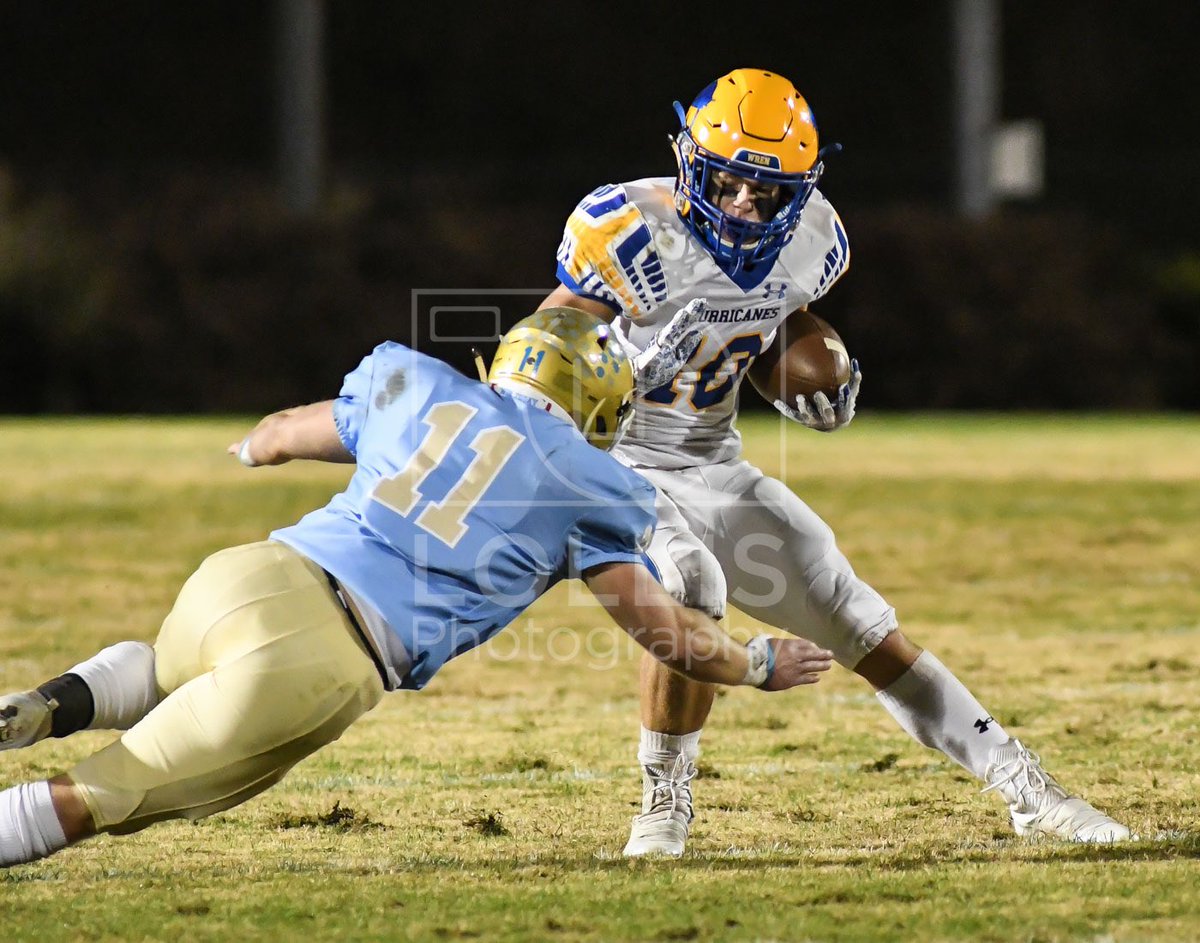 lollisphoto's tweet photo. Daniel defeated Wren 39-6 to win the AAA Upper State Championship on Friday, Nov. 27 at Daniel. @NightScoreboard @OfficialWren @ESPinSC #lollisphoto https://t.co/sNYRFaTIXu