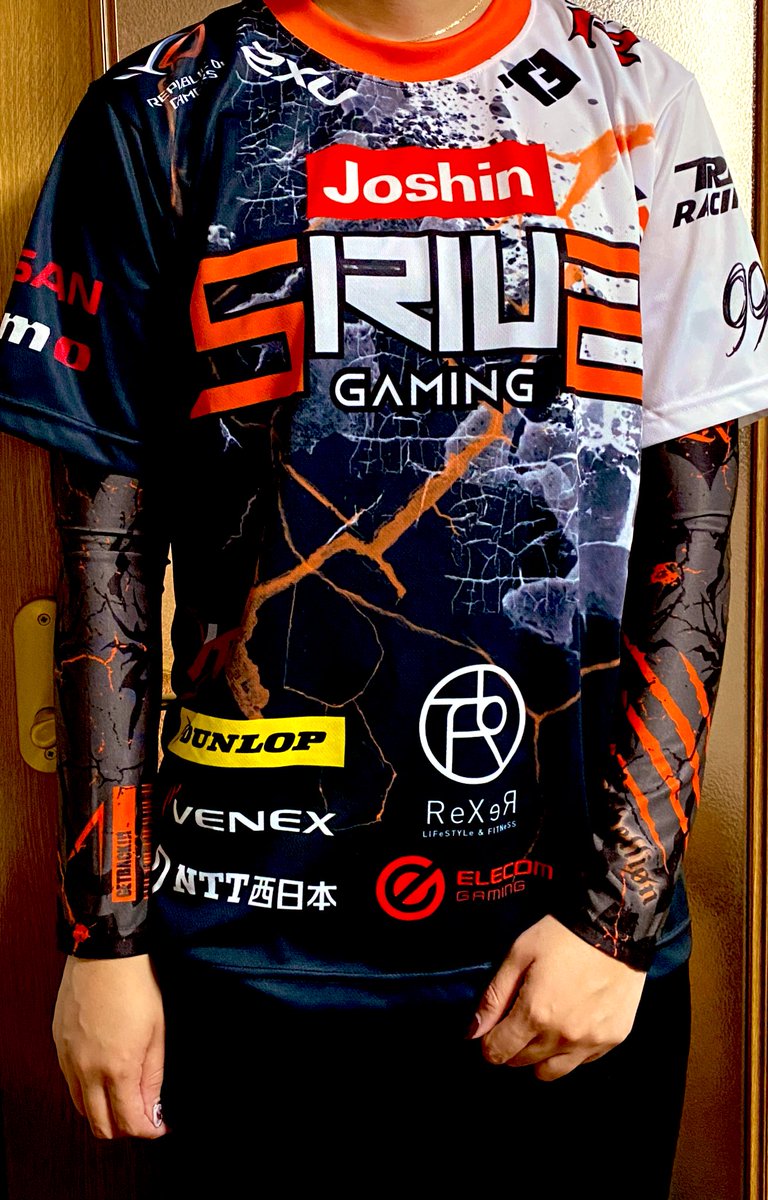 SIRIUSprogaming's tweet photo. 2021年度
選手アームカバー案

※メルトン選手は腕が細すぎるので特注になります。 https://t.co/tJsd0YNqx3