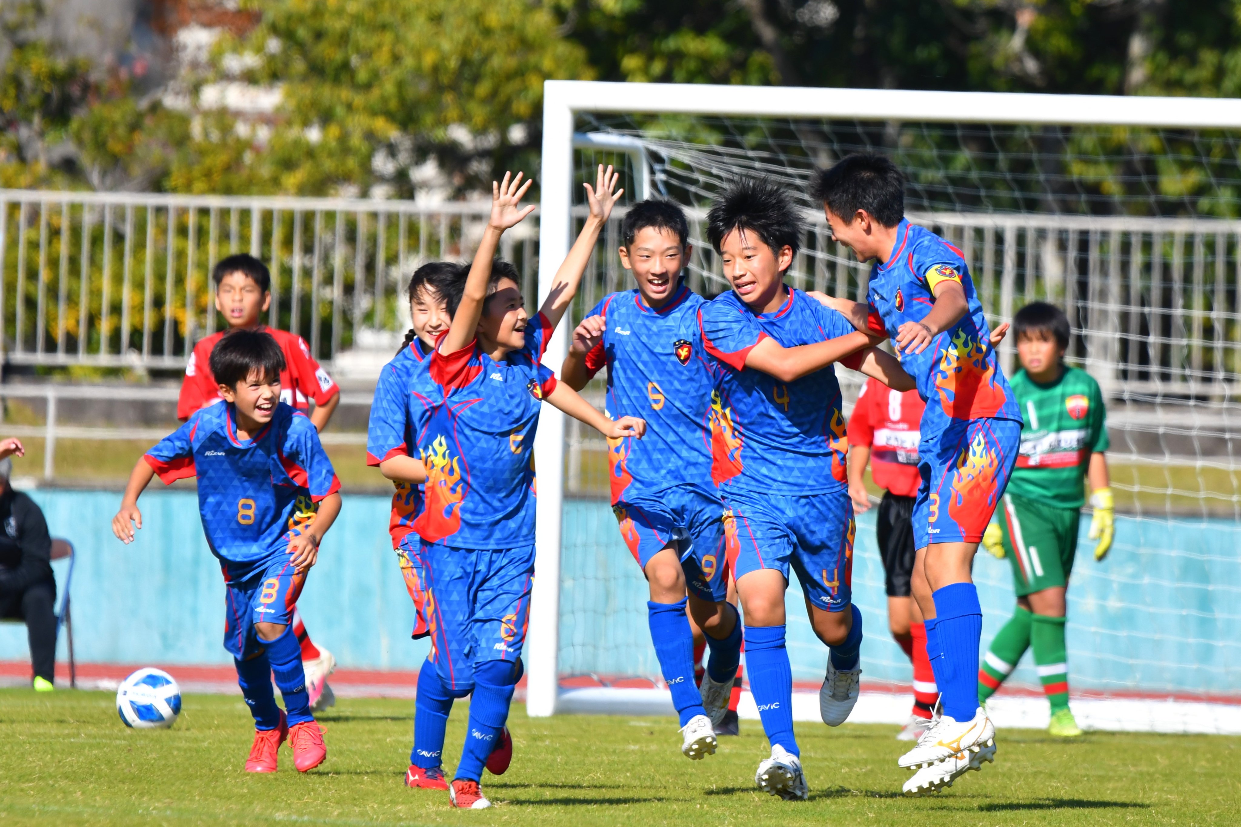 サッカーショップ グリーンスポーツ Twitterren 11 15に開催された全日本u 12選手権 奈良県大会の決勝戦 ディアブロッサ高田fc 対 Yf奈良テソロの写真です 2年ぶり4度目の優勝を決めたテソロの皆さん おめでとうございます 全国大会でのご活躍を祈念しており