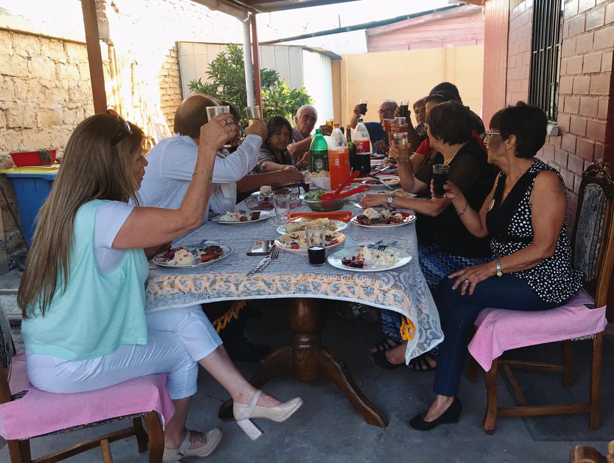 aundurragav's tweet photo. ¡Es viernes y nuestro cuerpo lo sabe! Para terminar el día, acompañamos en un asado a vecin@s y adultos mayores de Macul para escuchar sus experiencias y preocupaciones junto a la concejala Ximena Zuleta. ¡Gracias por la invitación! Juntos seguimos construyendo un #mejorpaís https://t.co/DTxAZjKUqR