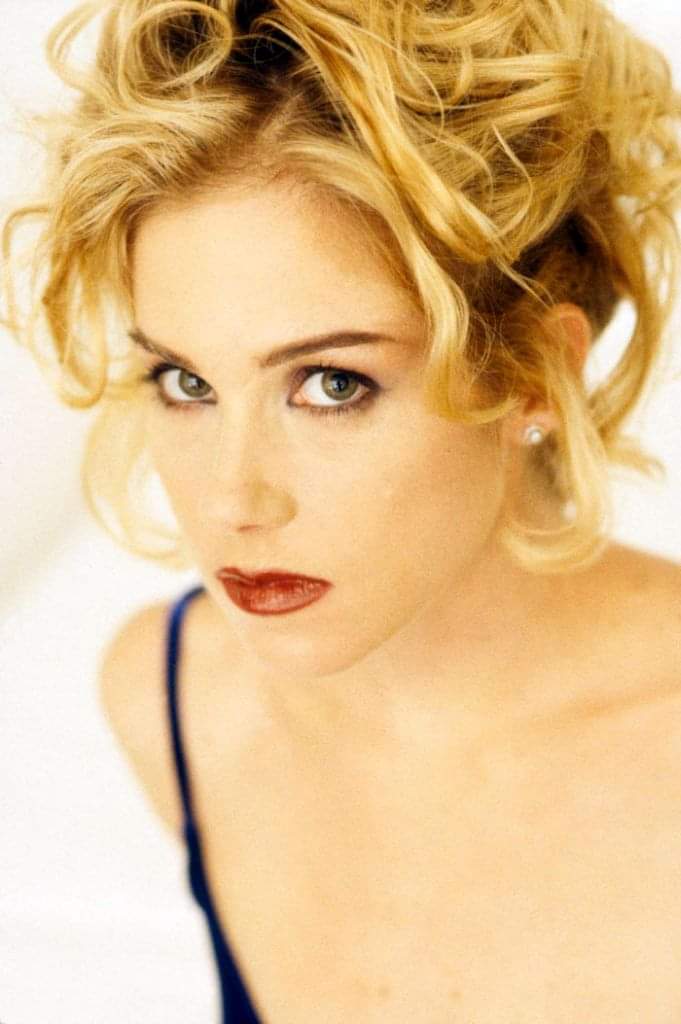 Happy Birthday to Christina Applegate who turns 49 today! 