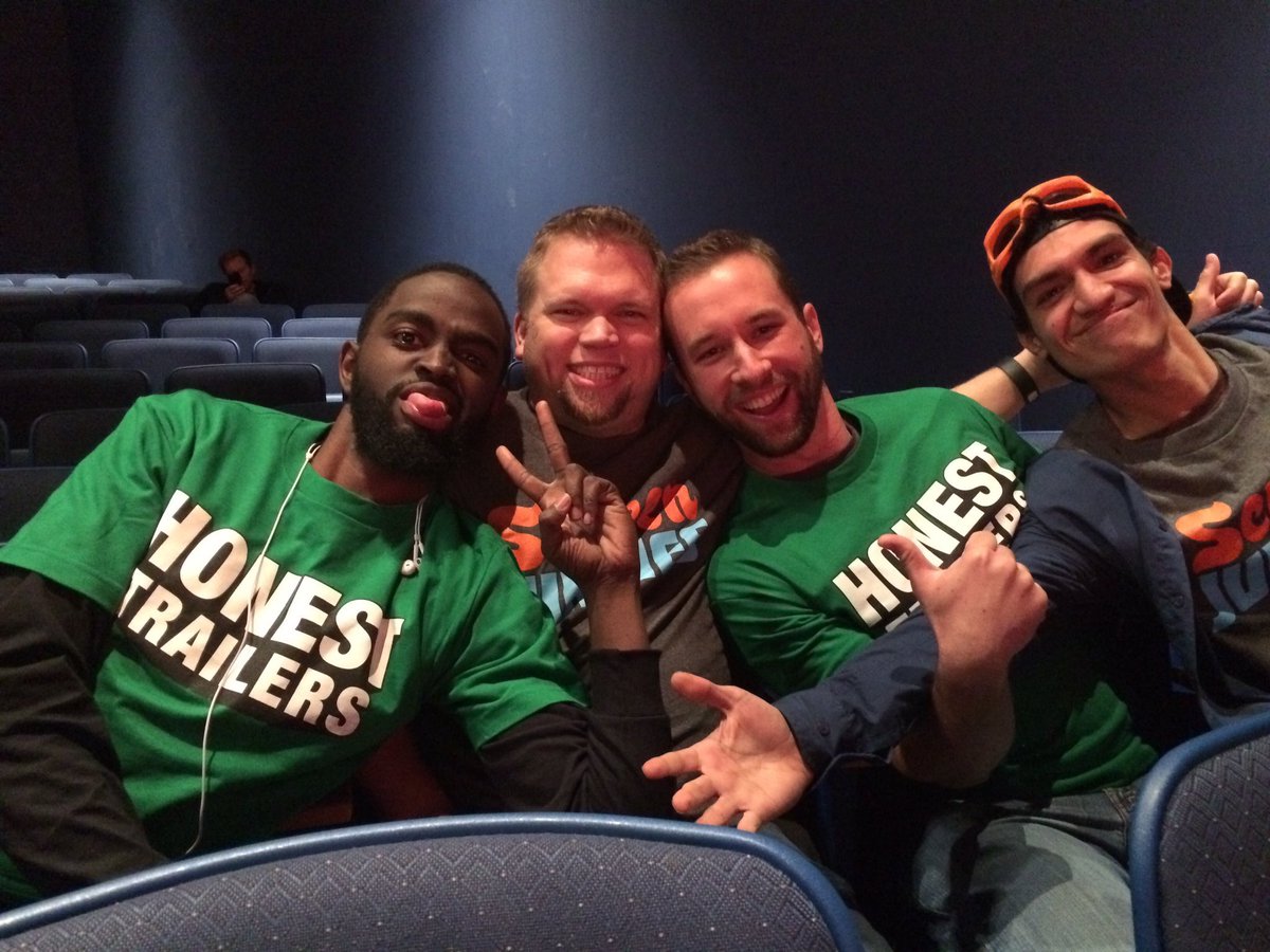 The_5th_Turtle's tweet photo. @mmkoch200 @Midnightsoul23 Fuck. Dude, me &amp; him hung out a bunch of time for several screen junkies events. He’s seemed so happy with himself. I’m absolutely devastated. I’m really going to miss him a lot. #RIPDizzle 😭 https://t.co/d4IZMIuXaq