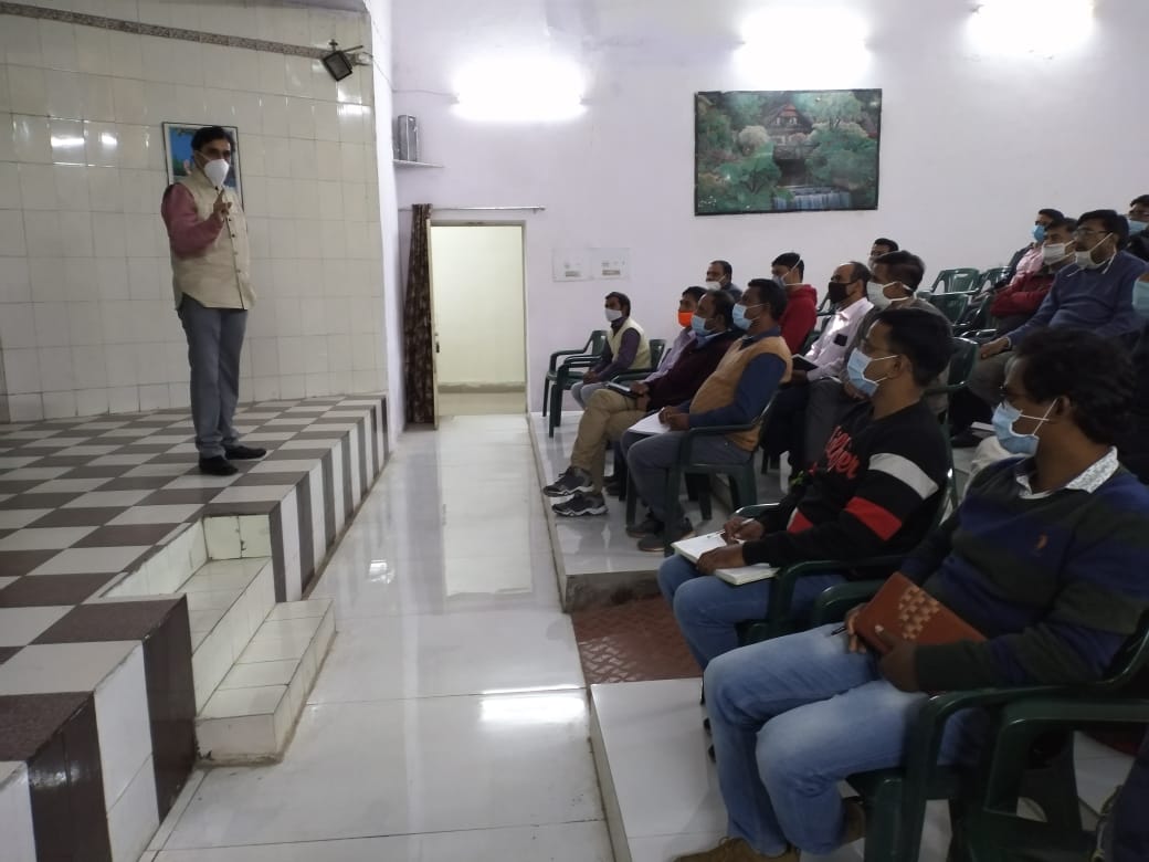 GzbSttc's tweet photo. Director STTC, Northern Railway, @shaileshtiwari  interacting   with  the Engineers belonging reserved category  for upcoming promotional exam https://t.co/SL7cwZd3V7
