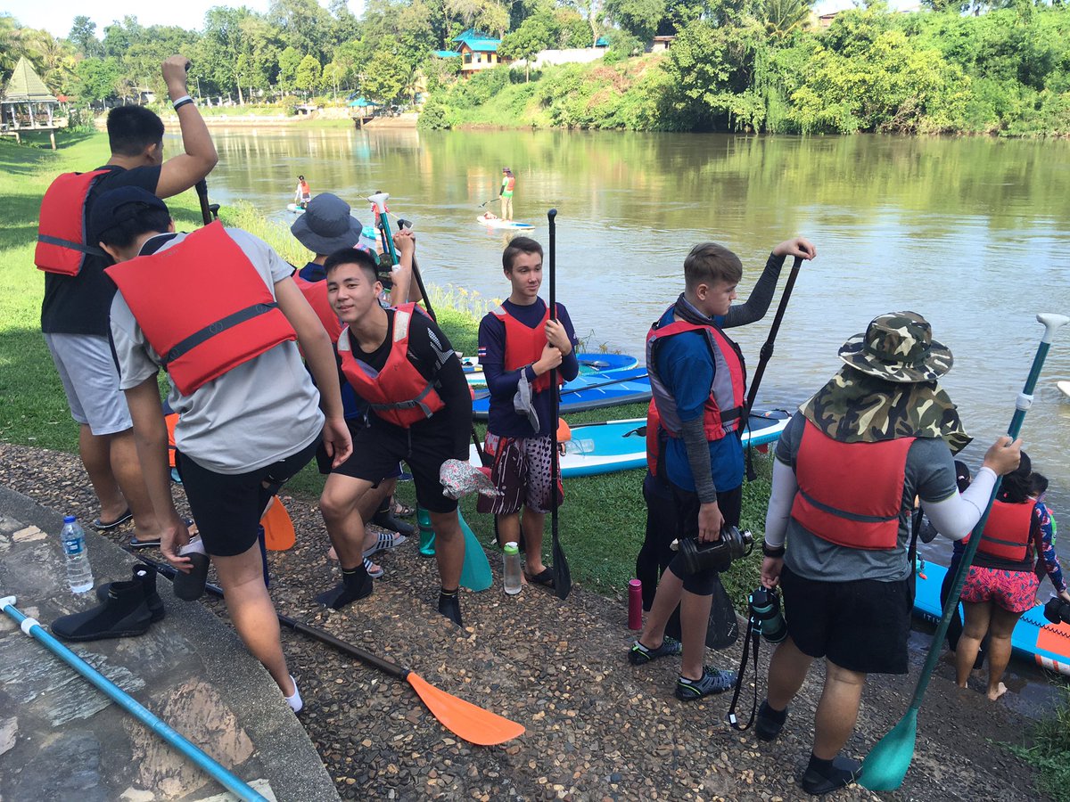 RyanjpJones's tweet photo. First session done. The students were fantastic on the water. Really amazing to see. They all have a huge smile on their faces. #dofe #internationalaward #sup @StAndrews_107 #outside #boards https://t.co/kqokD0oUt2