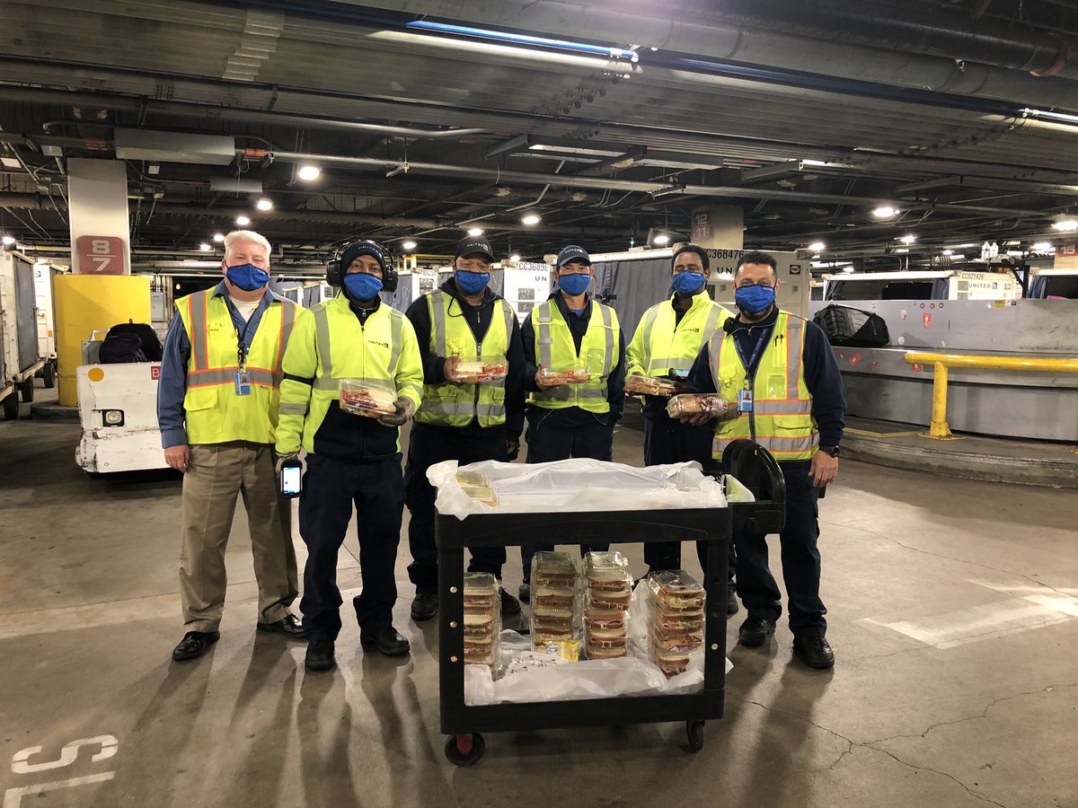 Leftovers Anyone! Serving Ham and Turkey sandwiches to a very hungry LAX BTW team on PM shift tonight. All on the day after Thanksgiving! @TammyLHServedio @AlbertoDiaz_UAL #beingunited