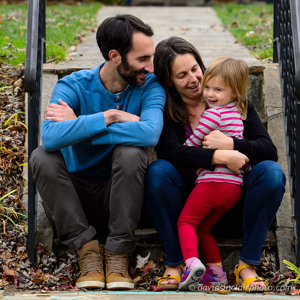 PhotoSinclair's tweet photo. Thanks to @apeacefulplate for a great #familyphoto session last weekend! https://t.co/UFWp1Xs1Tk