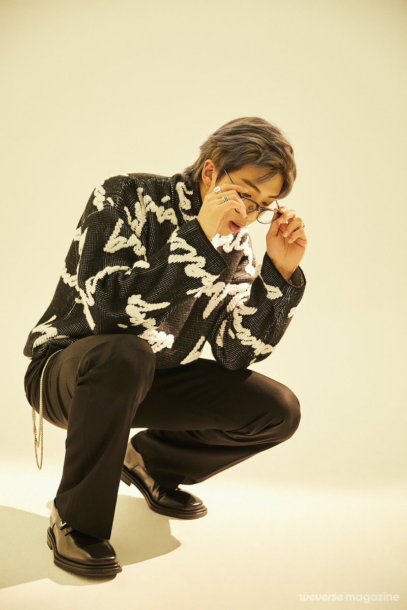 AnhParrots's tweet photo. MAN of MEE😍😭
OMG KIM NAM JOON, đẹp xuất sắc luôn😭🥰🥰🥰
#LifeGoesOn
#방탄소년단 https://t.co/8zTY95lOFp
