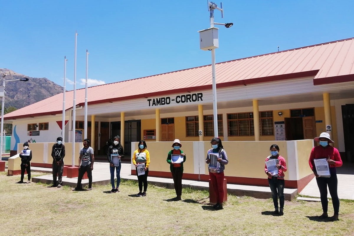 MidisPAIS's tweet photo. #Cusco | Estudiantes de 1.° y 4.° grado de primaria, que siguen sus clases de #AprendoEnCasa en el #Tambo #Coror en el distrito de #Huanoquite, nos demuestran a través de la elaboración de diversos folletos, el rol protagónico de la mujer en nuestra sociedad. #ExcelenteIniciativa https://t.co/54Yx2Rq0OC