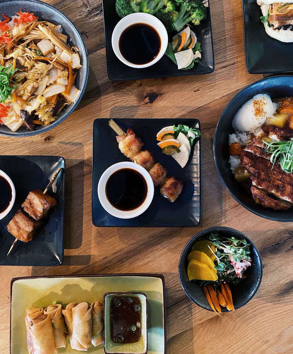 Masu_AV's tweet photo. Happy Thanksgiving! We hope your thanksgiving feast looks as yummy as this one. 

Tell someone you're thankful for them today!!

#thanksgiving2020 #holidayseason #masu #mnholidays https://t.co/nzNSKgITow