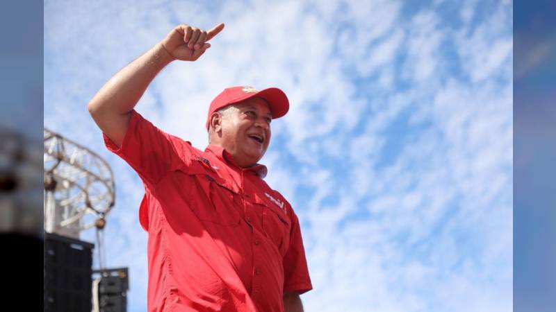 ConElMazoDando's tweet photo. Cabello a las mujeres de Sucre: ¡Ustedes son las que comandan la victoria del 6D! https://t.co/9hrgomsAIn  #6DBolivarYChavezPaLaAsamblea https://t.co/hmGjpJqIeh
