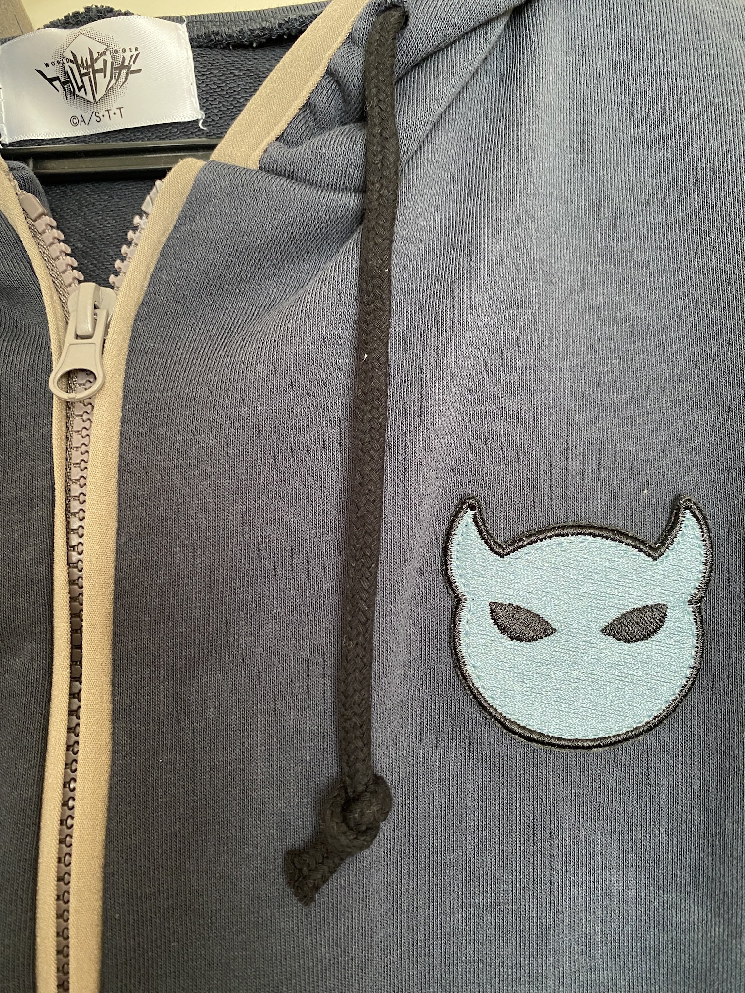 ワールドトリガー ヒュースのパーカー XLサイズ 未使用品・オマケ付