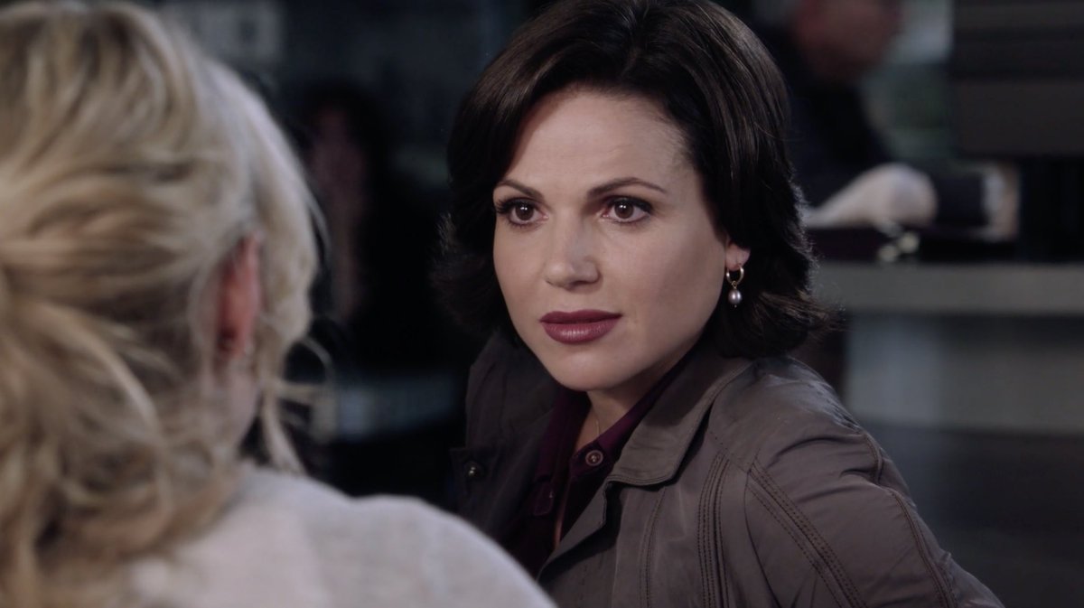 lemme lean forward and show u my cleavage