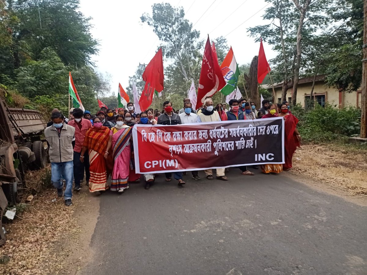 cpimpbit's tweet photo. #26NovGeneralStrike #strikehardsavebengal #MazdoorKisanStrike
২৬শে নভেম্বর সারা দেশে সাধারণ ধর্মঘটের সমর্থনে দুর্গাপুরে ২নং জাতীয় সড়কের ডিভিসি মোড়ে ধর্মঘটীদের ওপরে বিনা প্ররোচনায় রাজ্য পুলিশের নৃশংস হামলার প্রতিবাদে কোক ওভেন থানায় সিপিআইএম ও কংগ্রেসের যৌথ প্রতিবাদ সমাবেশ। https://t.co/OG7opCYQZx