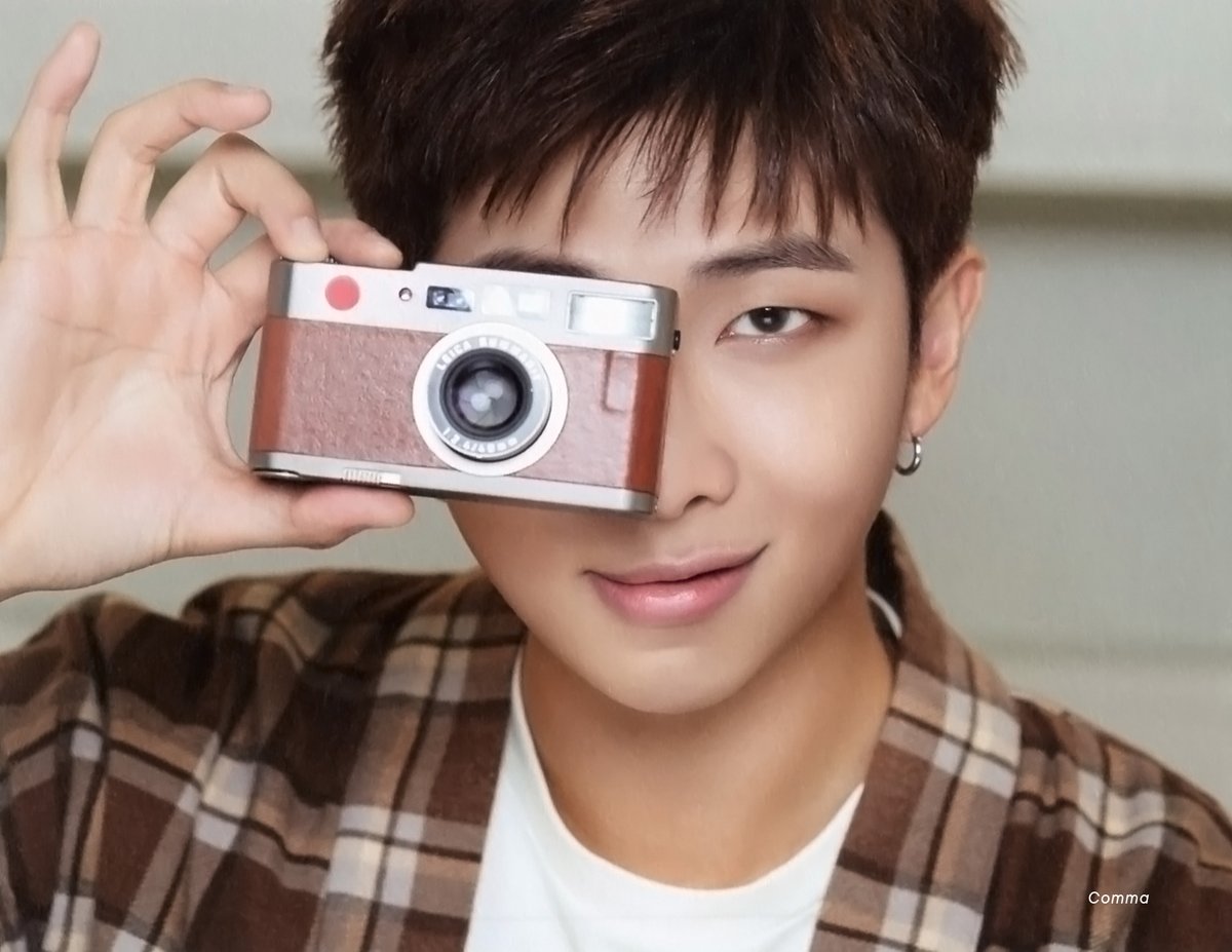comma_bts's tweet photo. [scan] Album BE photo book 

#RM @BTS_twt https://t.co/gk6gzq0PRd