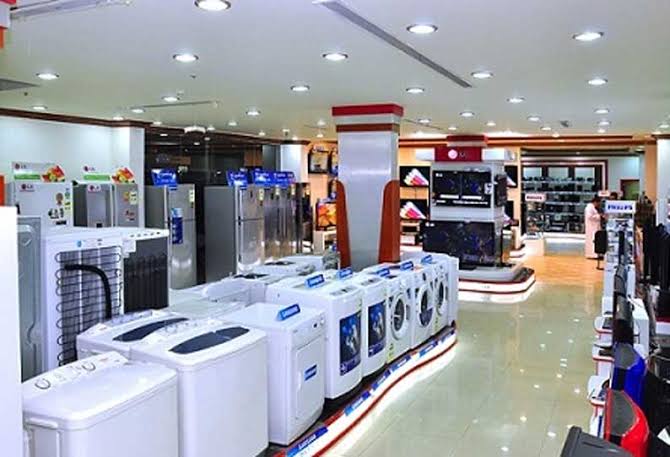 அந்த பணத்தை என்ன செய்தார்கள்?எல்லாருக்கும் இலவசமாக உணவு, டிவி, எலெக்ட்ரானிக்ஸ் பெருட்கள் என வாங்கிகொடுத்தார்கள். அரசின் சார்பில் விமான கம்பனிகளை துவக்கினார்கள்.ஹவாயி, நியூயார்க், சிங்கபூருக்கு எல்லாம் அரசின் சார்பில் இலவச விமானங்கள் பறந்தன.