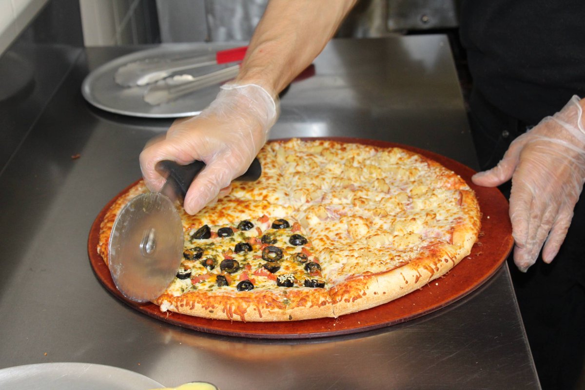 solyspizza's tweet photo. Ready for the weekend? We are...ready to serve you some hot and fresh pizza in store or to your door. #tgif #happyweekend 🙌🍕☺️
#hotandfreshouttheoven #pizzaweekend #weekendpizza #weekendvibes #freshcut #makeityourway https://t.co/3Ukmm7QZjM