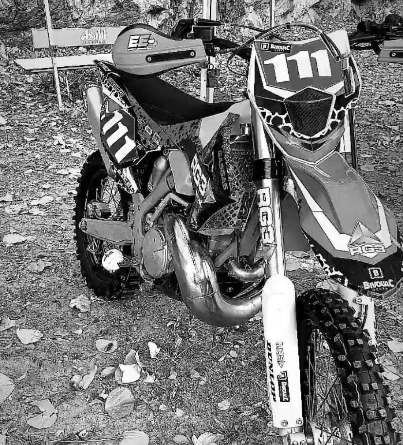 ENDURO_Yosshi's tweet photo. 残りのレースもあと2レース‼️
JNCC サザンハリケーン大阪大会
確実にクラス優勝、シングルフィニッシュ目指して頑張ります‼️
応援よろしくお願いします‼️
#BIVOUACOSAKA
#RG3JAPAN
#DUNLOP
#GlassArcus
#SHOEI
#BelRay
#146nutspaintfactory
#KennyRacing
#TCX
#JISOKRR
#工房きたむら https://t.co/FXfvG5lGvw