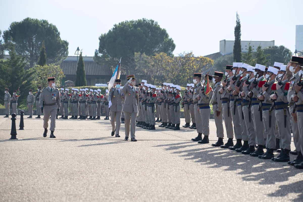 CDC1REG's tweet image. [SAINTE BARBE]
Le #1REG a célébré la Sainte-Barbe à huis clos. 
La cérémonie fut présidée par le général Béchon, commandant la #6BLB. Les chefs de corps du #2REG et #1RS. étaient également présents pour cette occasion.