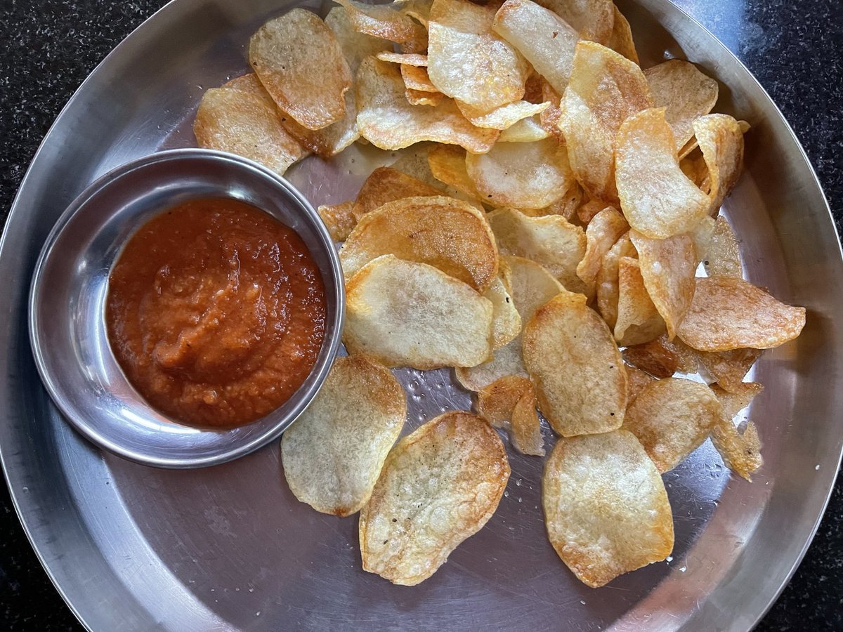 hpnadig's tweet image. Home made chips with home made hot and sweet tomato ketchup. #weekendchef #Food