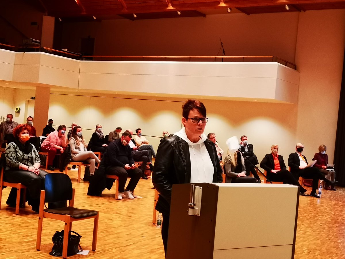 TheDudeLebovski's tweet photo. Ich bin so stolz auf dich Mami! Danke für dein starkes Statement für #DieMitte an der #DVCVPCH und für deinen über 20-jährigen Einsatz für die @CVPAargau! https://t.co/7D2j52tyzs