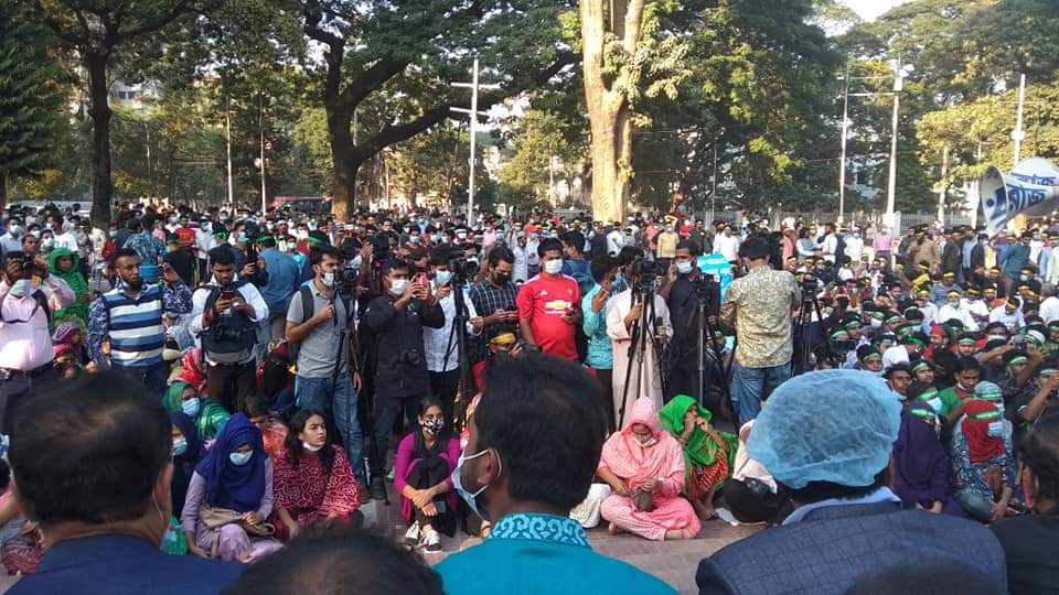 ducsuvpnur's tweet photo. চলছে সমাবেশ। 
বাঙালির স্বাধীনতা ও মুক্তি সংগ্রামের অবিসংবাদিত নেতা মওলানা ভাসানীর স্মরণে বীর মুক্তিযোদ্ধা ডা. জাফরুল্লাহ চৌধুরীর সভাপতিত্বে #শহীদ_মিনারে  যৌথ সমাবেশ। https://t.co/rbIEkNpEgF