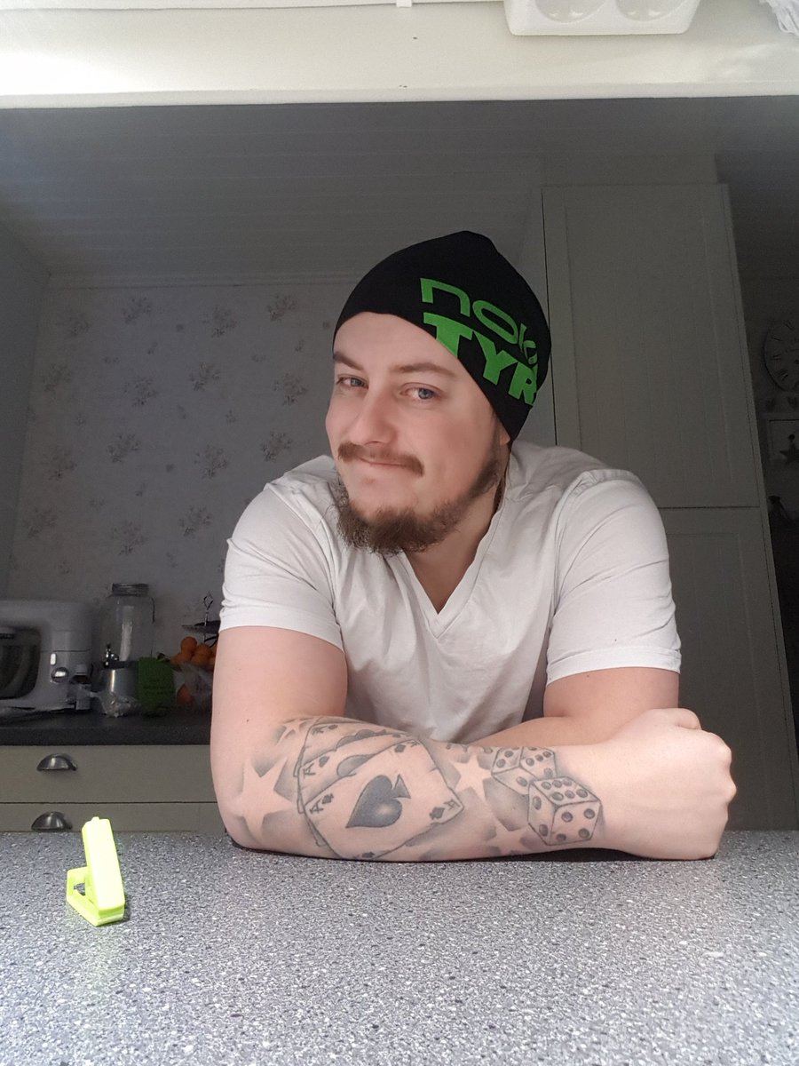 qLimAxzU tweet media