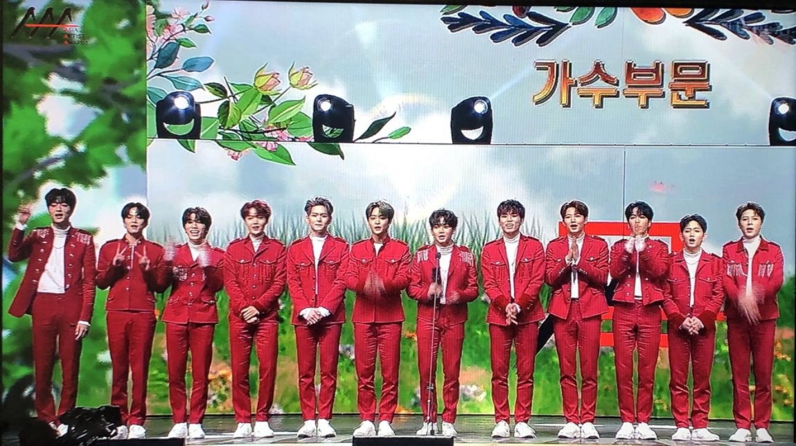 TREASUREunion's tweet photo. From your 1st step, until your 1st ROTY award, we will always be here for you. Thank you for making us all proud! Keep shining our TREASURE! We will be your gems in whatever path you take.

TREASURE ROOKIE OF THE YEAR
#TREASURE_AAA_ROTY
#트레저_첫신인상_축하해 
@treasuremembers https://t.co/lieyUNqHbq