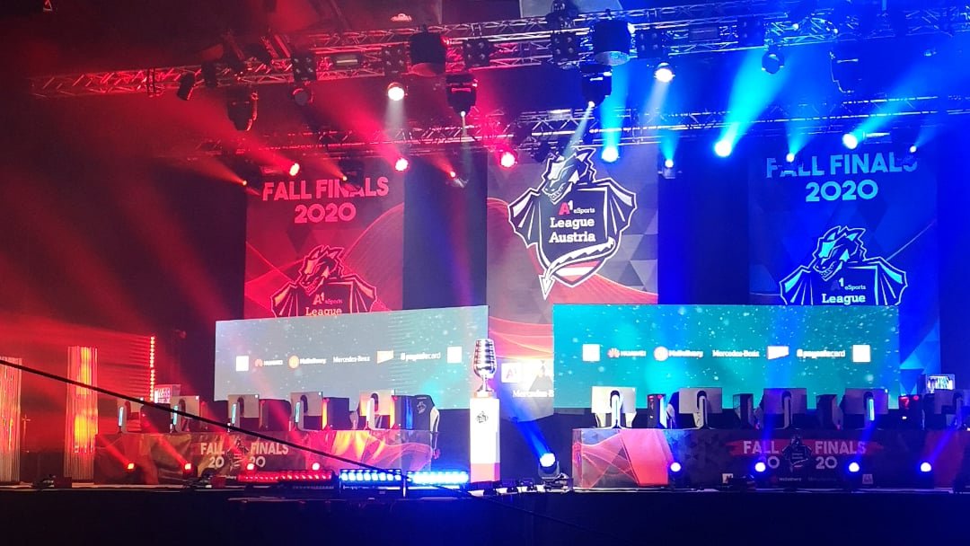 A1eSports_AT's tweet photo. 20 Minuten bis zum Start! Um 12 Uhr geht es mit den #FallFinals2020 los🏆 und ihr könnt LIVE über Twitch &amp; A1Now zusehen! Für alle die nicht LIVE einschalten können findet ihr hier den @APA Live Blog zum nachlesen 📰-> https://t.co/LACv2gpBVl #FallSplit2020 https://t.co/PnmwsSKi4D
