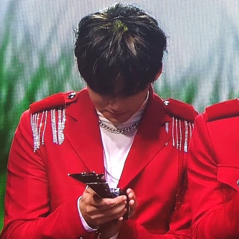wavawivi's tweet photo. พี่รู้ว่าพิซอกต้องดีใจมากแน่ๆ ทำได้แล้วนะคับคนเก่ง ฮือออออออ 😭😭😭😭 #TREASURE_at_AAA https://t.co/ZcErtETBeR