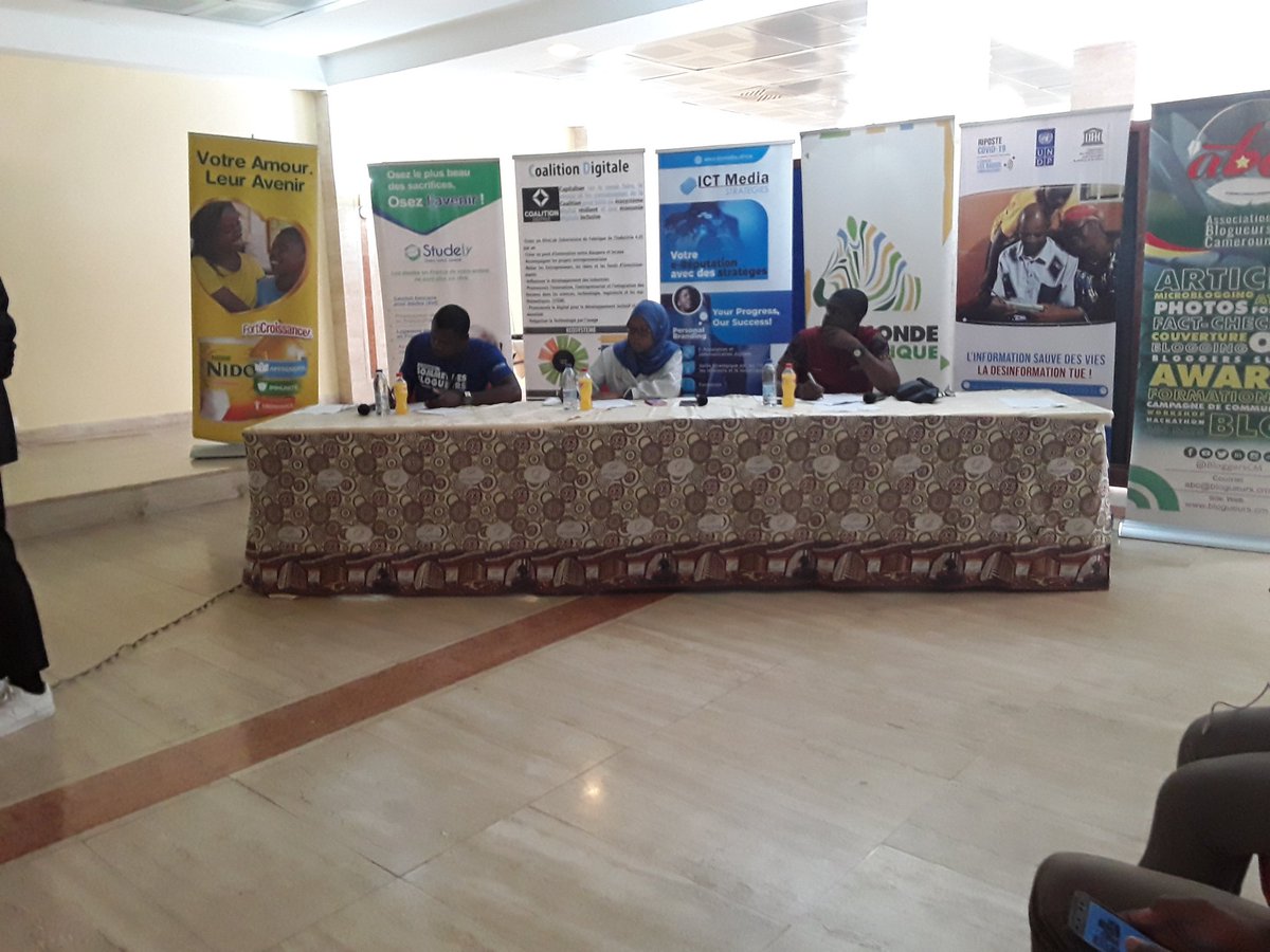 DjenyNgando's tweet photo. Le jury du Hackathon au Sommet des Blogueurs du Cameroun @petit_ecolier @ARSDY237 et Nadia Habsatou https://t.co/tNsYmLQsUg