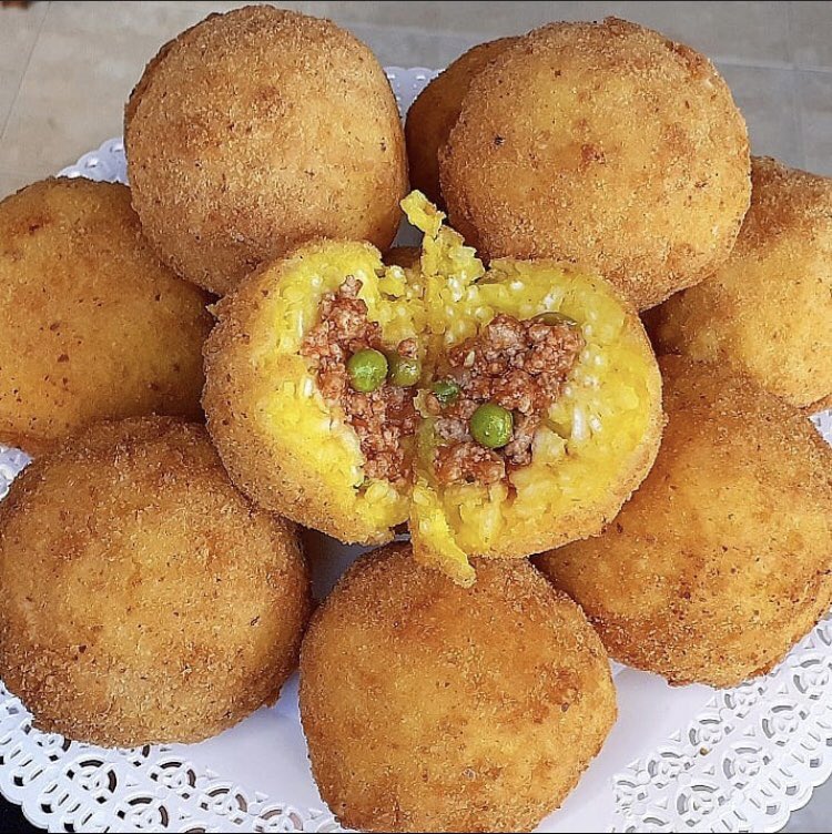 FabioJuve38's tweet photo. Quel plat peut s’asseoir à  la table des Arancini et leur dire « je suis meilleur que toi »Aucun https://t.co/IruUZZl1jh