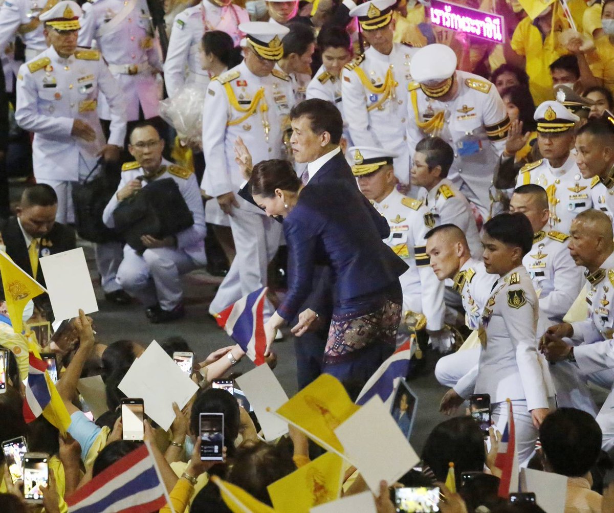 Bigbear63's tweet photo. เราควรจะเริ่มทำในสิ่งดีงาม  ตามแนวทางพ่ออยู่หัวของเราสิ่งดีๆ สิ่งต่างๆที่พ่อได้สอนได้สร้างไว้เราควรจะนำเอาสิ่งเหล่านั้นไปใช้ 
💛 รักในหลวง
#รักชาติรักพี่น้องร่วมชาติ https://t.co/NIIQRnrumn