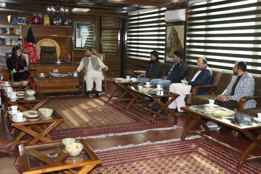 Governor @ZiaulhaqAmarkhi meets Madam @SBuzurukova Deputy Resident Representative @UNDPaf,
They discussed #Shemal project along with up coming construction projects in Nangarhar,
Governor commended @UNDPaf's implemented projects and thanked them for their continued support.