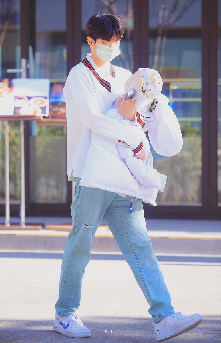 BOLD_0909's tweet photo. 201128 온라인 악수회 출근 

 #손동표 #SONDONGPYO @DSP_N_Official https://t.co/LCd72N9Fa4