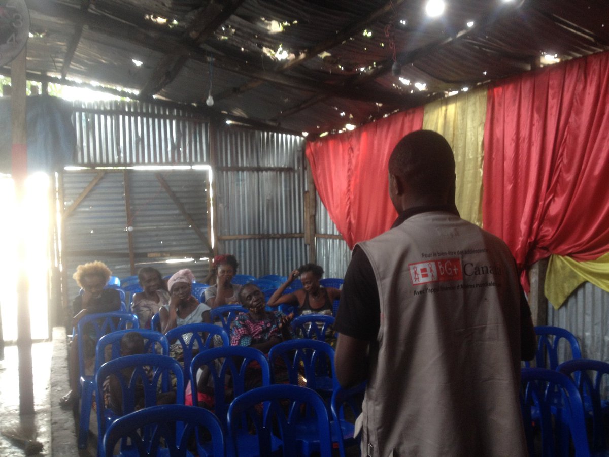 jeuvisasbl's tweet photo. Session tenue avec les parents des TJA non scolaires à mapela/kivu, informations sur covid19, mesures barrières-Covid19. L'important était de communiquer sur les sessions adaptées à la pandémie.
Via @DrPikaL 
@Bavon03731302 @tisgrade @pierrotmbela @CocoNestymukoka @SCIDRC @usp https://t.co/uDWVWQSYCY