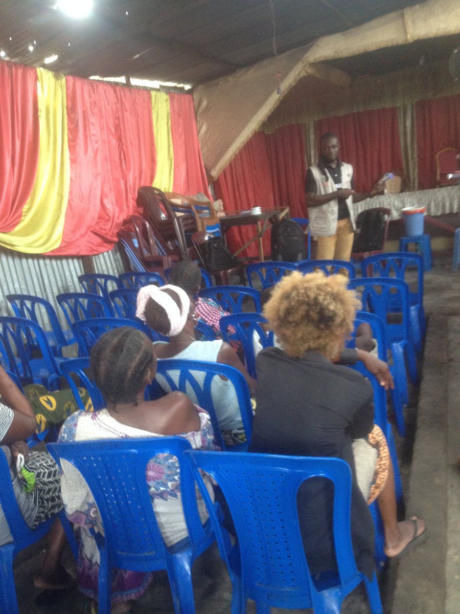 jeuvisasbl's tweet photo. Session tenue avec les parents des TJA non scolaires à mapela/kivu, informations sur covid19, mesures barrières-Covid19. L'important était de communiquer sur les sessions adaptées à la pandémie.
Via @DrPikaL 
@Bavon03731302 @tisgrade @pierrotmbela @CocoNestymukoka @SCIDRC @usp https://t.co/uDWVWQSYCY
